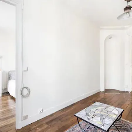 Paris's Sunny Nest In The 18th