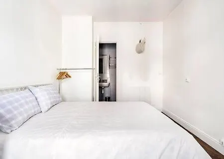 Paris's Sunny Nest In The 18th Paris