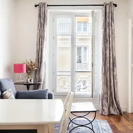Maison d'hôtes Paris's Sunny Nest In The 18th *
